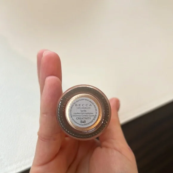 Becca Liquid Highlighter Ignite - Picture 3 of 3